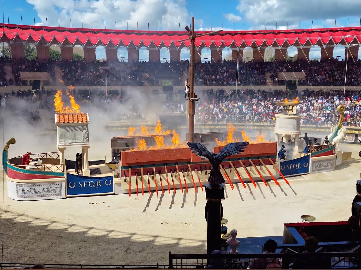 Spectacle « Le Signe du Triomphe » au Puy du Fou : gladiateurs dans l'arène monumentale